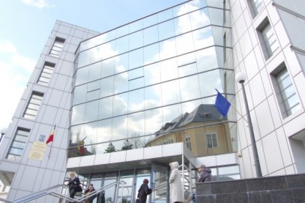 Tâlharii şoferului rămas înzăpezit vor să fie eliberaţi